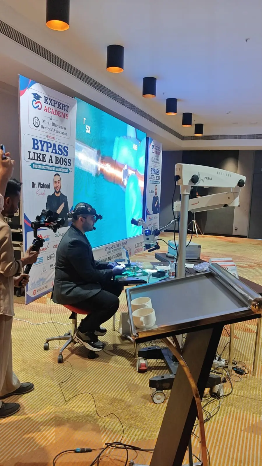 arLoupe live demonstration at a dental event